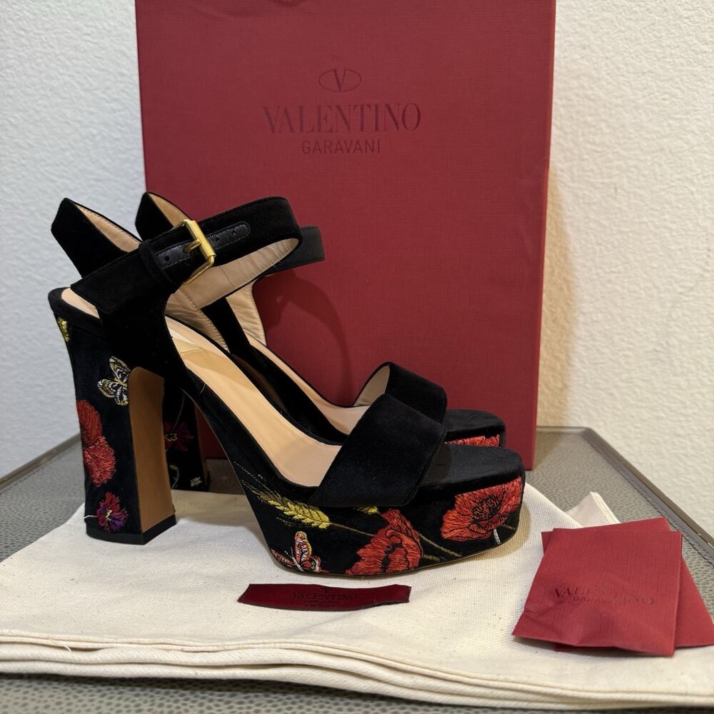 Valentino Garavani Velvet Strap Black Poppy Embroidered Heels size 39 NEW